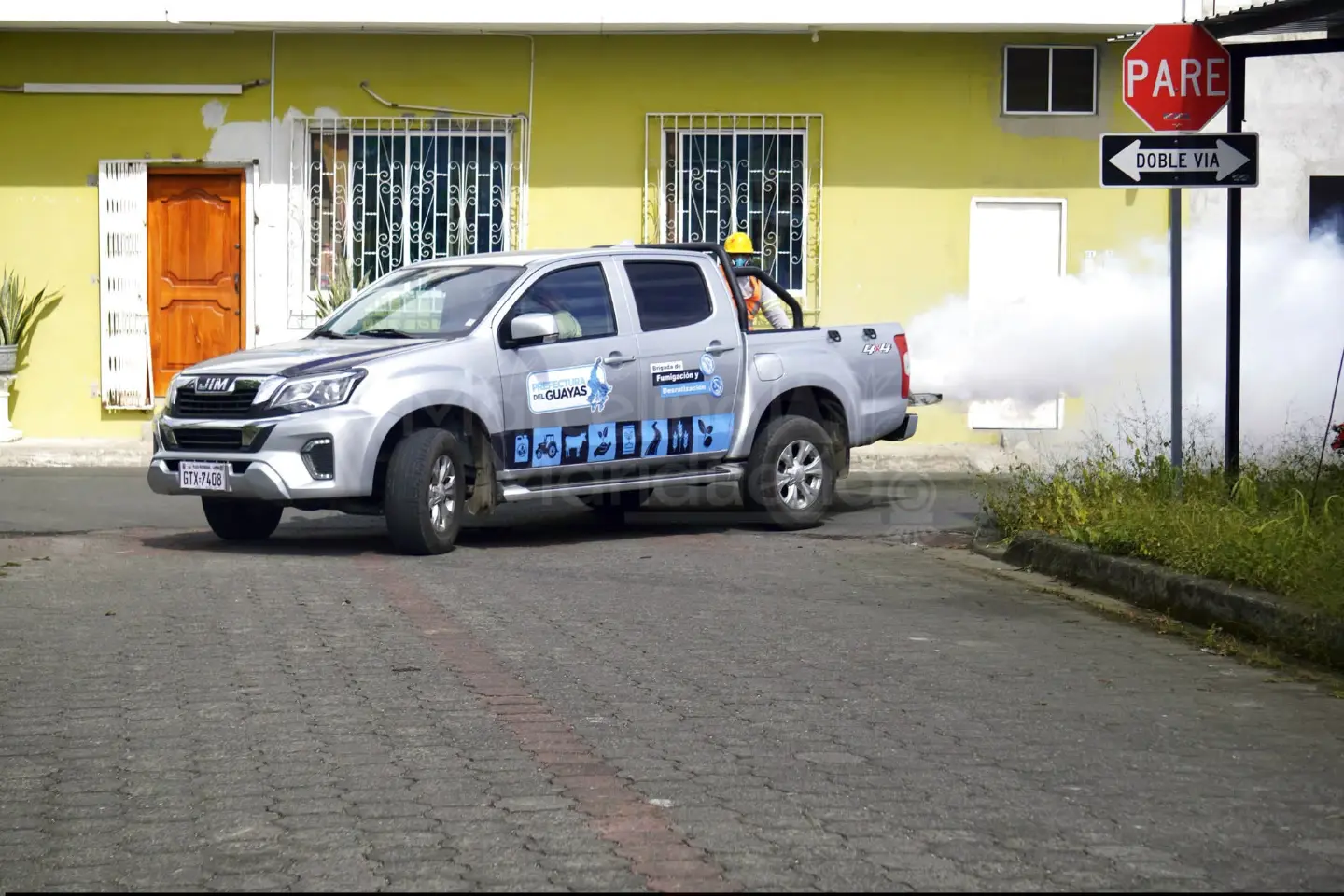 Prefectura del Guayas y Alcaldía de Pedro Orellana realizan jornada de fumigación